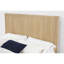 Grand lit plateforme en bois avec tête de lit à panneaux cannelés - Design minimaliste moderne, finition chêne clair-875801449