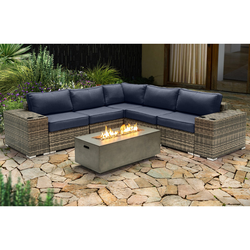 Ensemble de conversation modulaire 8 pièces avec coussins Sunbrella et foyer en béton Lsi, Bleu marine Sunbrella