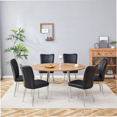 Ensemble de table et de chaises. Avec un mécanisme extensible, le plateau de table en panneau de fibres à densité moyenne à grain de bois et les pieds en métal argenté ont une surface lisse. Elle est également dotée de 6 chaises en polyuréthane noir avec un motif à rayures verticales sur le dossier.