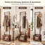 Portant à vêtements autoportant en bois massif avec roulettes verrouillables, multifonctionnel, avec barre de suspension, crochets latéraux et panier de rangement inférieur, idéal pour les petits espaces comme l'entrée ou la chambre.-317553686