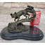 Sculpture de renard bronze sur une branche de sapin, bronze