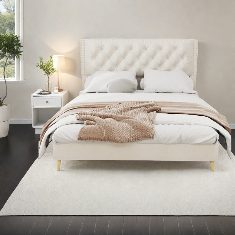 Luxueux lits rembourrés en velours, grand lit pour une maison moderne