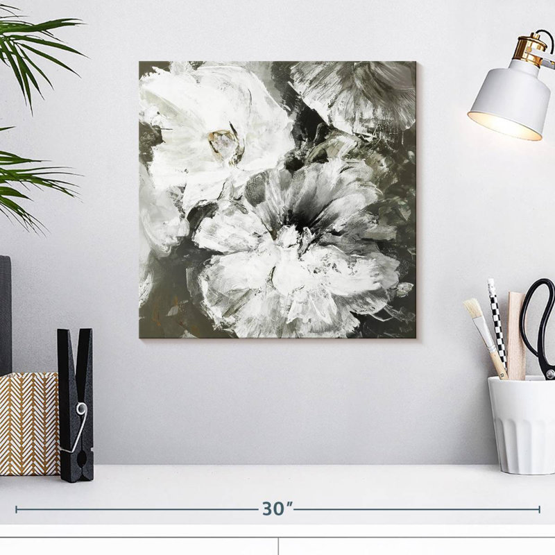 Fleurs blanches et grises, H 16 po x l 16 po