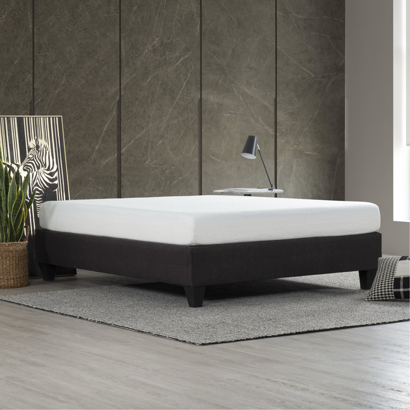 Structure de lit simple avec revêtement gris foncé, base en bois massif moderne
