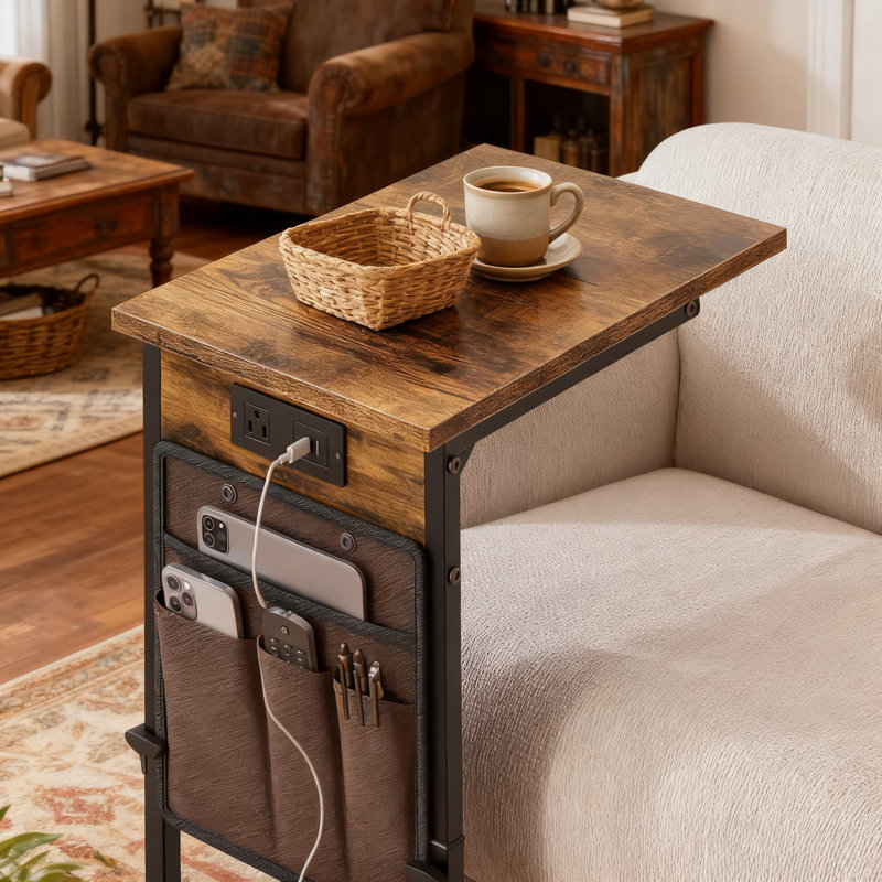 Table de bout en forme de C avec station de charge, table d'appoint à hauteur réglable pour canapé avec sac de rangement, plateau coulissant sous le canapé pour salon et chambre à coucher