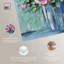 Vases à fleurs en toile de stuc et fleurs modernes par Art Remedy-107781552-107781564