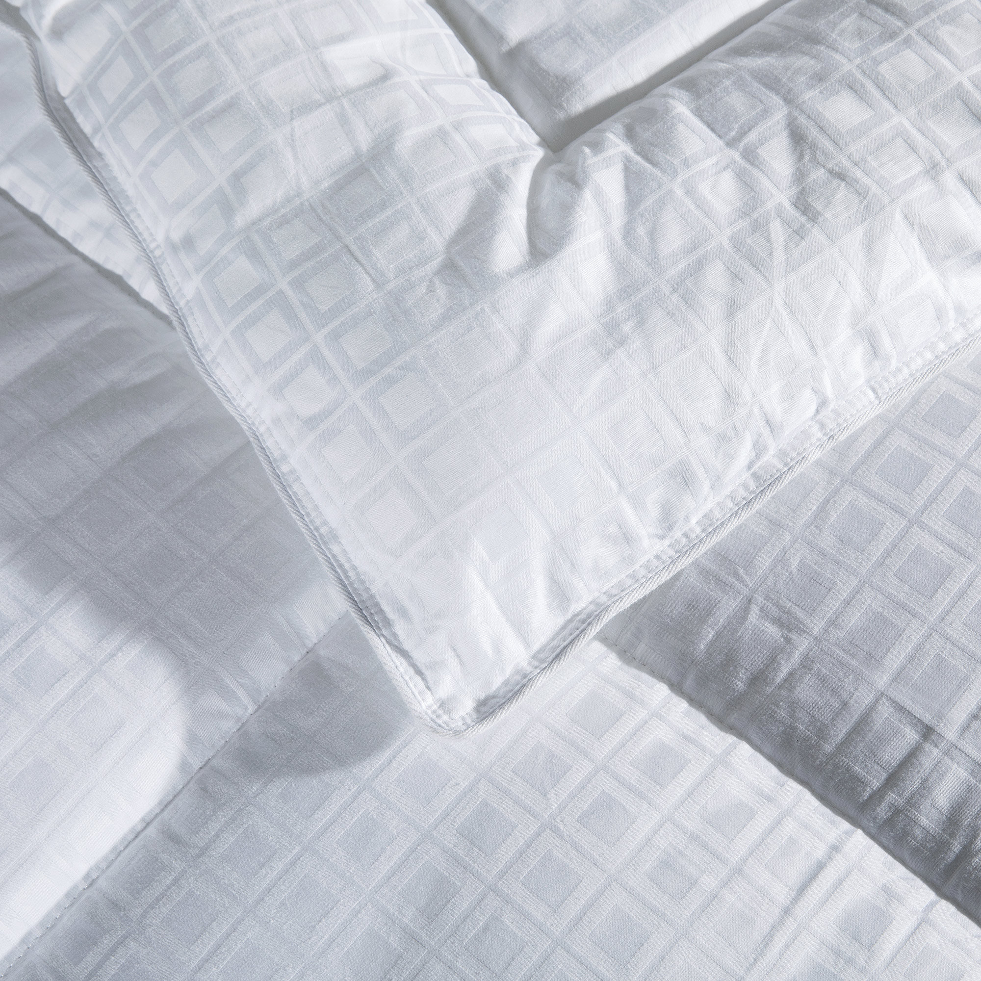 Wayfair Sleep All Season Down Alternative Comforter - Thumbnail 3