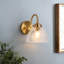 Applique murale à une lumière de 22 cm de hauteur avec verre cannelé