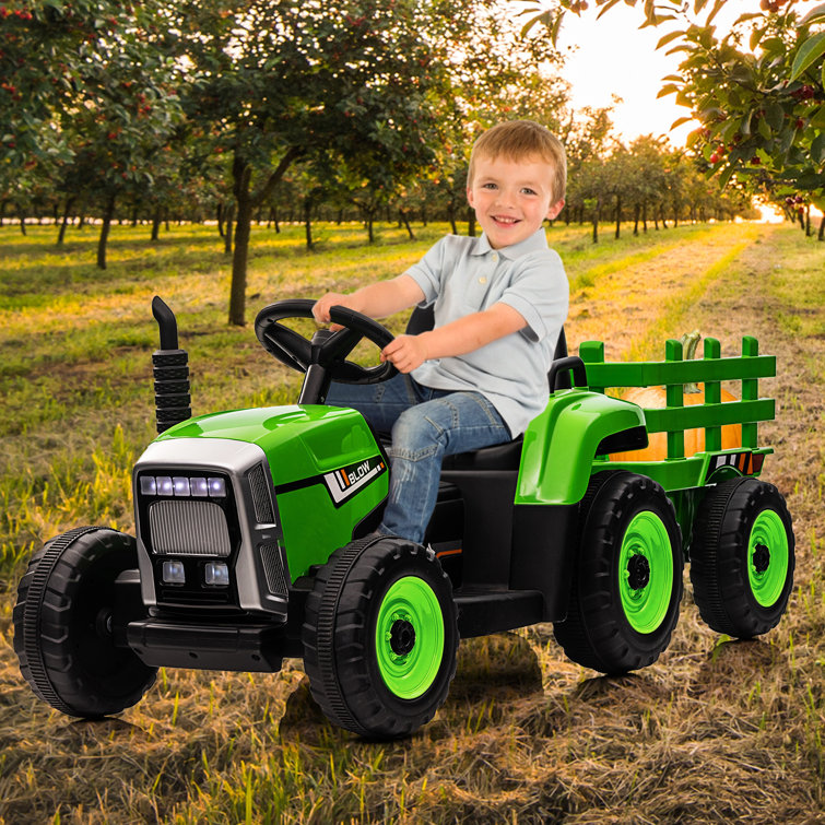 Un tracteur à la ferme pour les enfants 