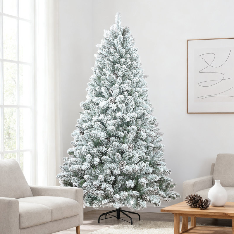 Arbre de Noël artificiel luxueux en flocage avec pommes de pin naturelles - un point focal de rêve pour la décoration des Fêtes