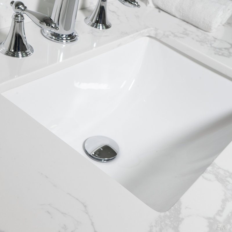 Dessus de meuble-lavabo en pierre de 43 po x 22 po en marbre blanc de Carrare avec lavabo rectangulaire encastré en céramique et 3 trous de robinet avec dosseret.