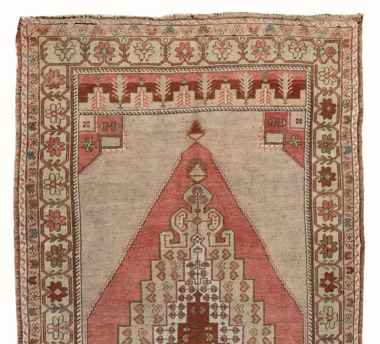 Tapis turque fabriqué à la main des années 1950 avec médaillon géométrique en laine
