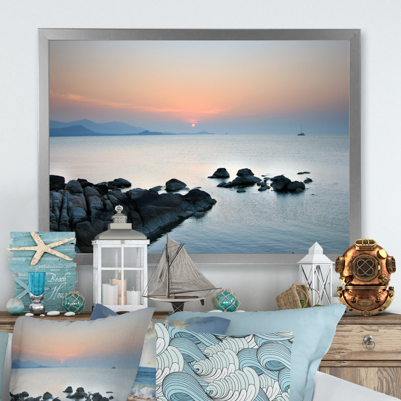 «Rock On Beach With Sunset», reproduction sur toile avec cadre flottant, H 24 po x l 36 po x P 1 po