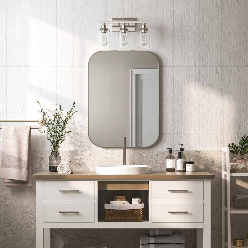 Éclairage pour salle de bain 19,5 po en nickel brossé 3 lumières avec abat-jour en verre transparent et contre-plaque rectangulaire