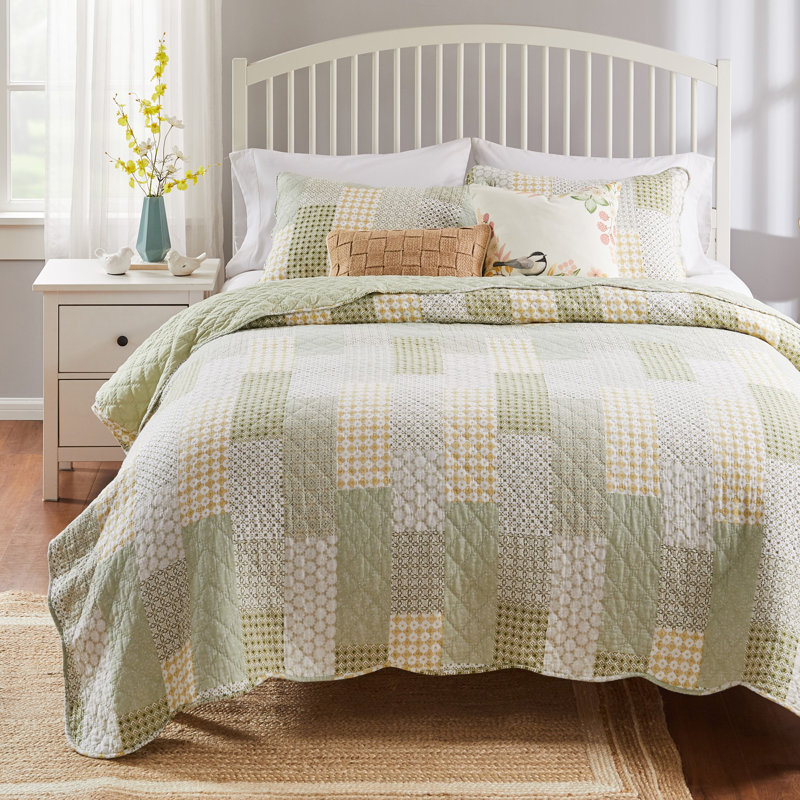 King White Cotton Reversible Quilt Set with Scallop Embellishment