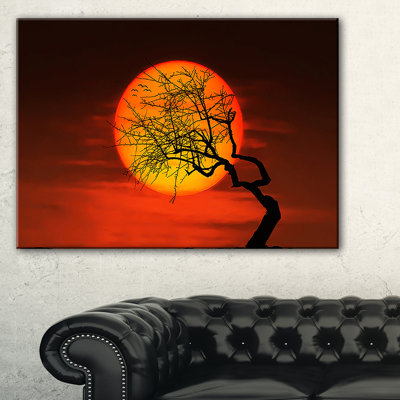 «Birds and Tree Silhouette at Sunset» - Impression sur cadre flottant