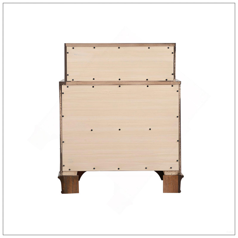 Table de chevet durable avec placages en bois véritable et finition teinte foncée, parfaite pour le rangement et le style de la chambre à coucher.