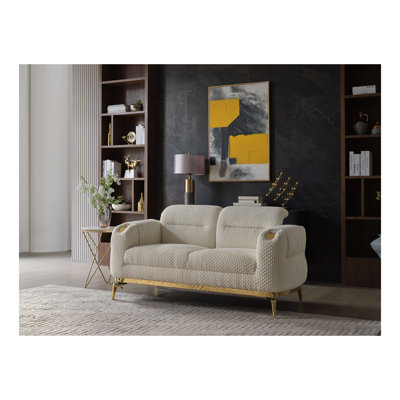 Causeuse Zoe de style moderne faite de bois et d'accents dorés crème