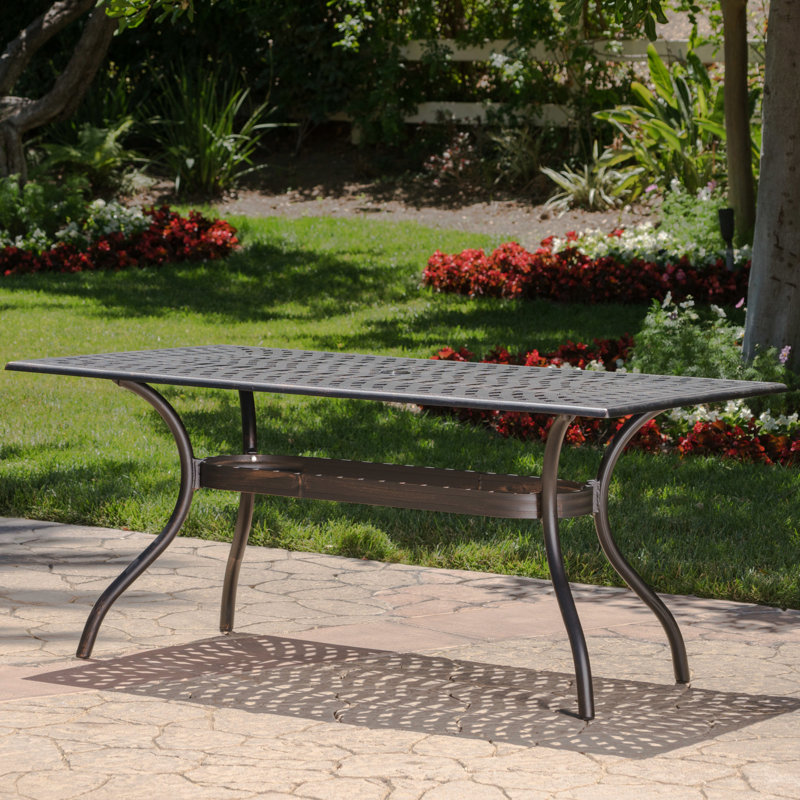 Table de patio rectangulaire en aluminium coulé 68 po Shiny Copper