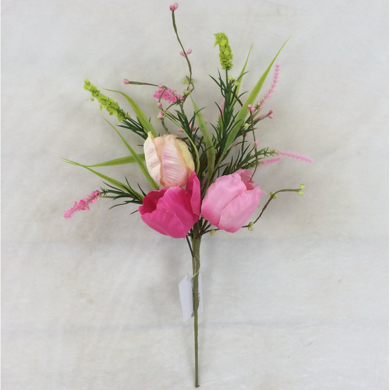 Cueillette de tulipes roses et blanches