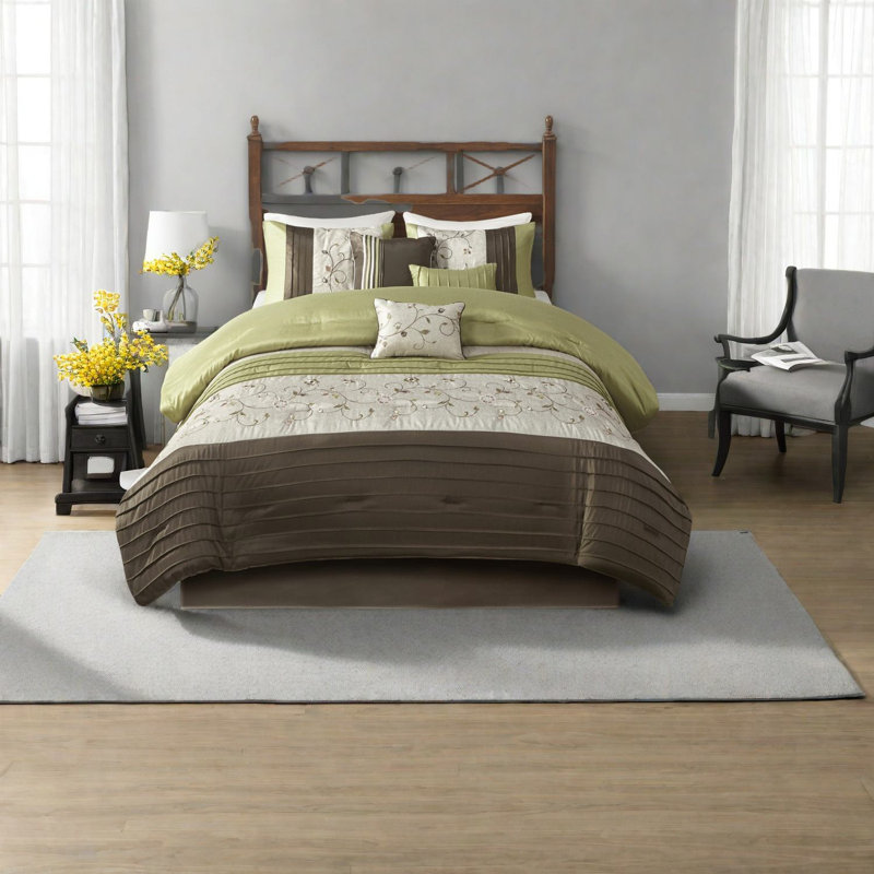 Ensemble de literie élégant 7 pièces vert, brodé en polyester pour grand lit
