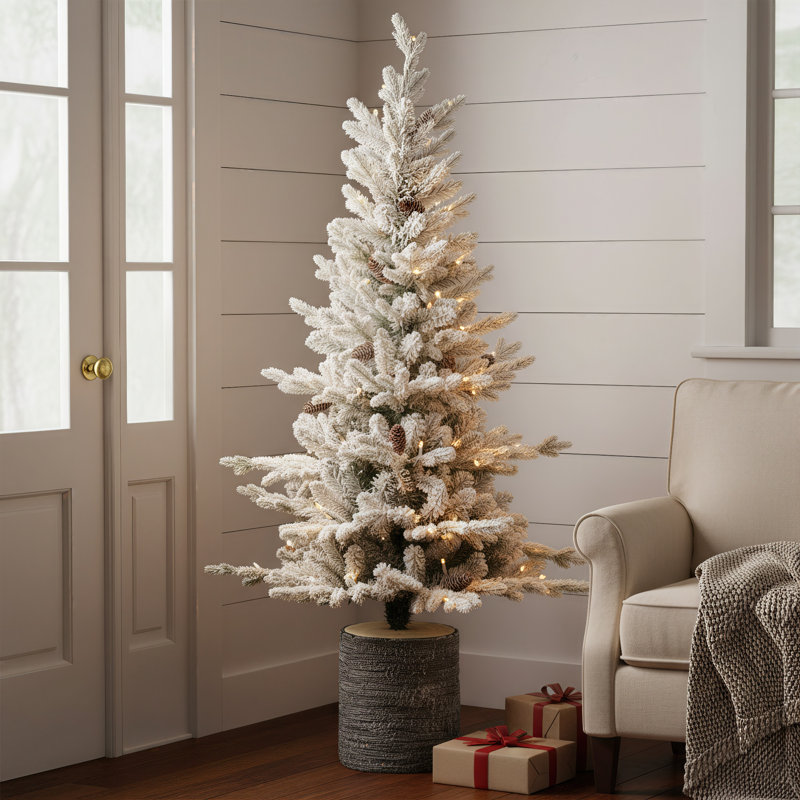 Arbre de Noël de 6,5 pi avec flocage unique et illuminé, créant une ambiance de vacances immersive sans effort, 6.5'