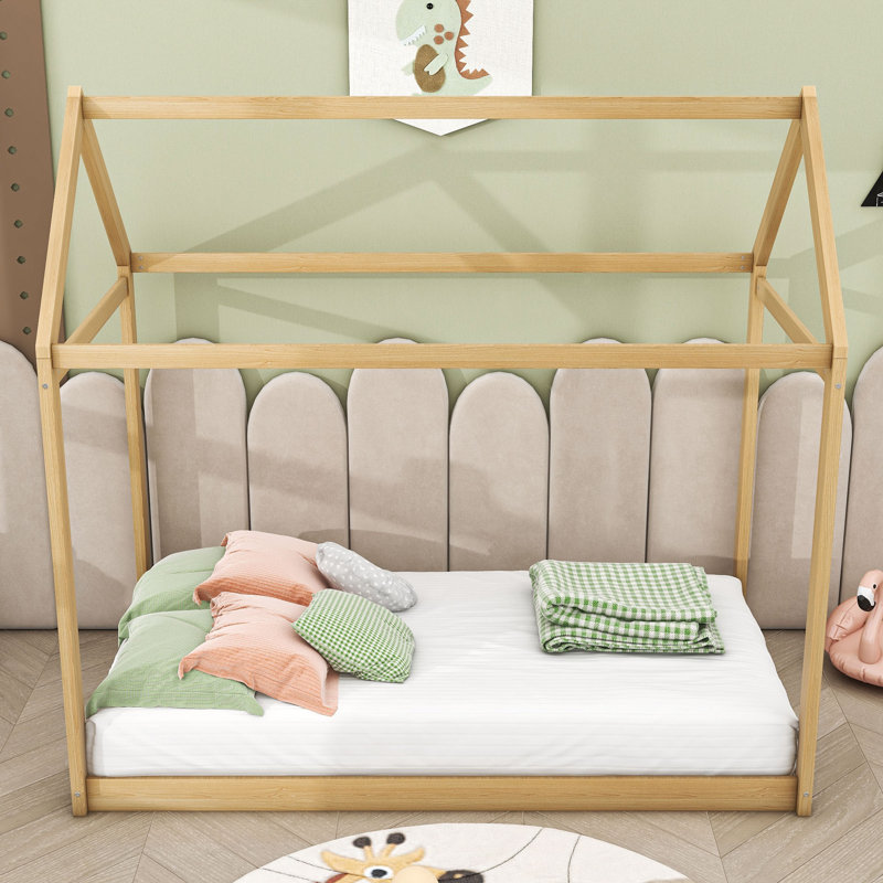 Lit simple en bois