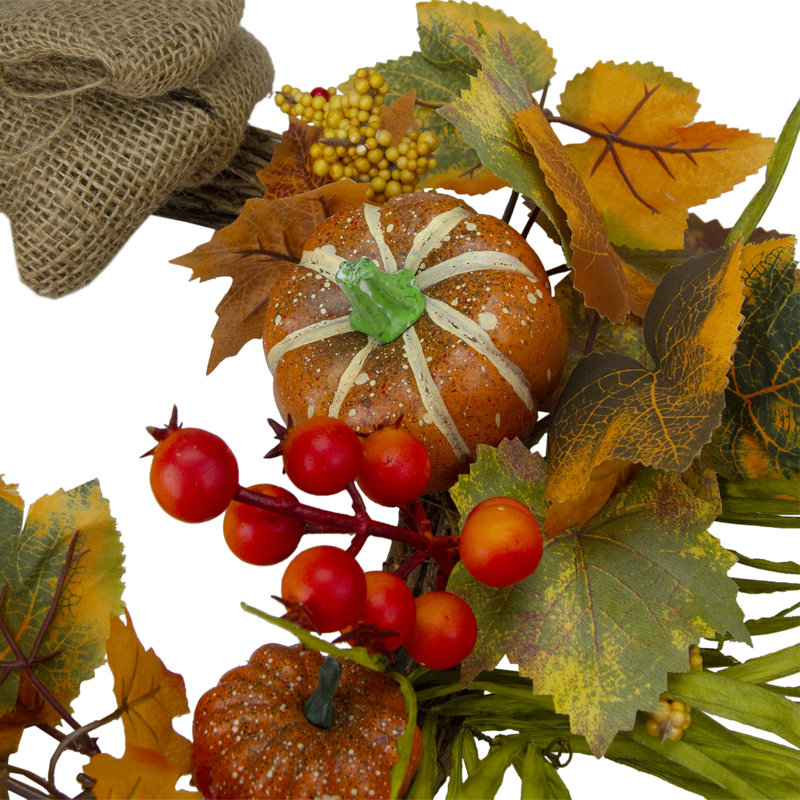 Couronne artificielle orange avec citrouilles et baies avec arc - non éclairée 20 pouces