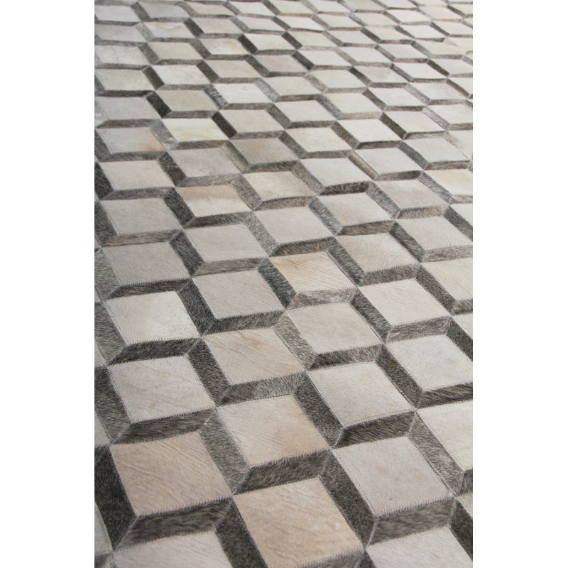 Cowhide Geometric Area Rug in Ivory/Silver/Beige, Rectangle 5' x 8'