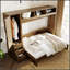 Lit escamotable peu encombrant avec garde-robe intégrée, tiroirs et tablettes ouvertes pour un rangement efficace et une vie moderne