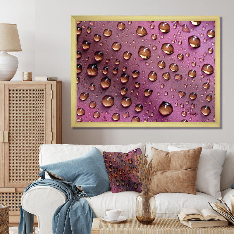 «Red Rose with Raindrops On Black IV», reproduction d'art sur toile, H 34 po x l 44 po x P 1,5 po
