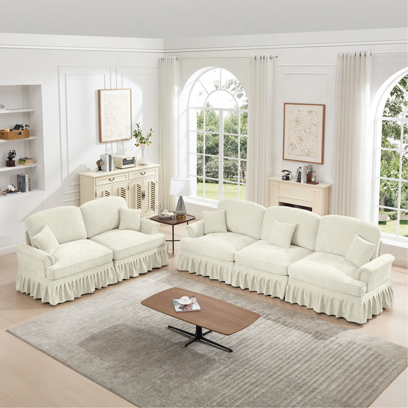 Ensemble de canapé de salon 2 pièces Classic Classic avec accoudoirs évasés, jupe plissée et pieds fuselés, comprenant un canapé 3 places et une causeuse, blanc beige