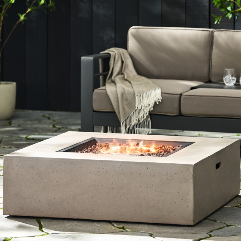 Réservoir d'extérieur 50 000 carrés - oxyde de magnésium gris. Pas d'assemblage. Foyer au propane 40 po x 40 po x 12,5 po, 92,42 lb à l'extérieur gris. Assemblage - 40,85 po x 40,85 po x 12,47 po