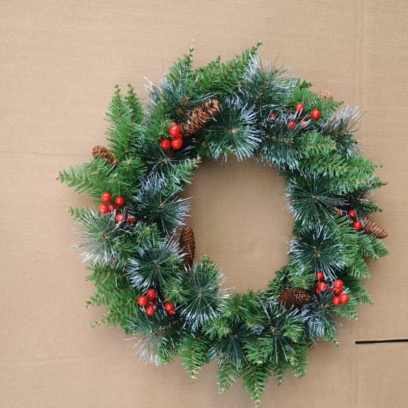 Couronne de Noël artificielle sur la porte Couronne de Noël artificielle pré-assemblée pour les ornements de Noël de la porte d'entrée