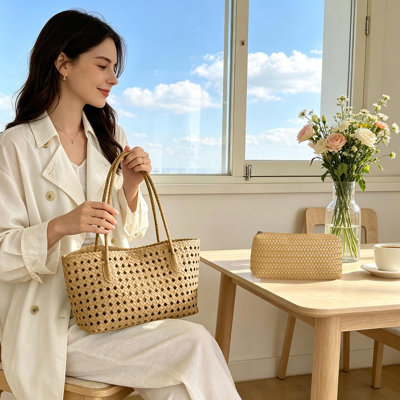 Sac fourre-tout tissé creux avec rangement pour femme, sac à bandoulière élégant, pochette intérieure pour la plage et les voyages quotidiens.