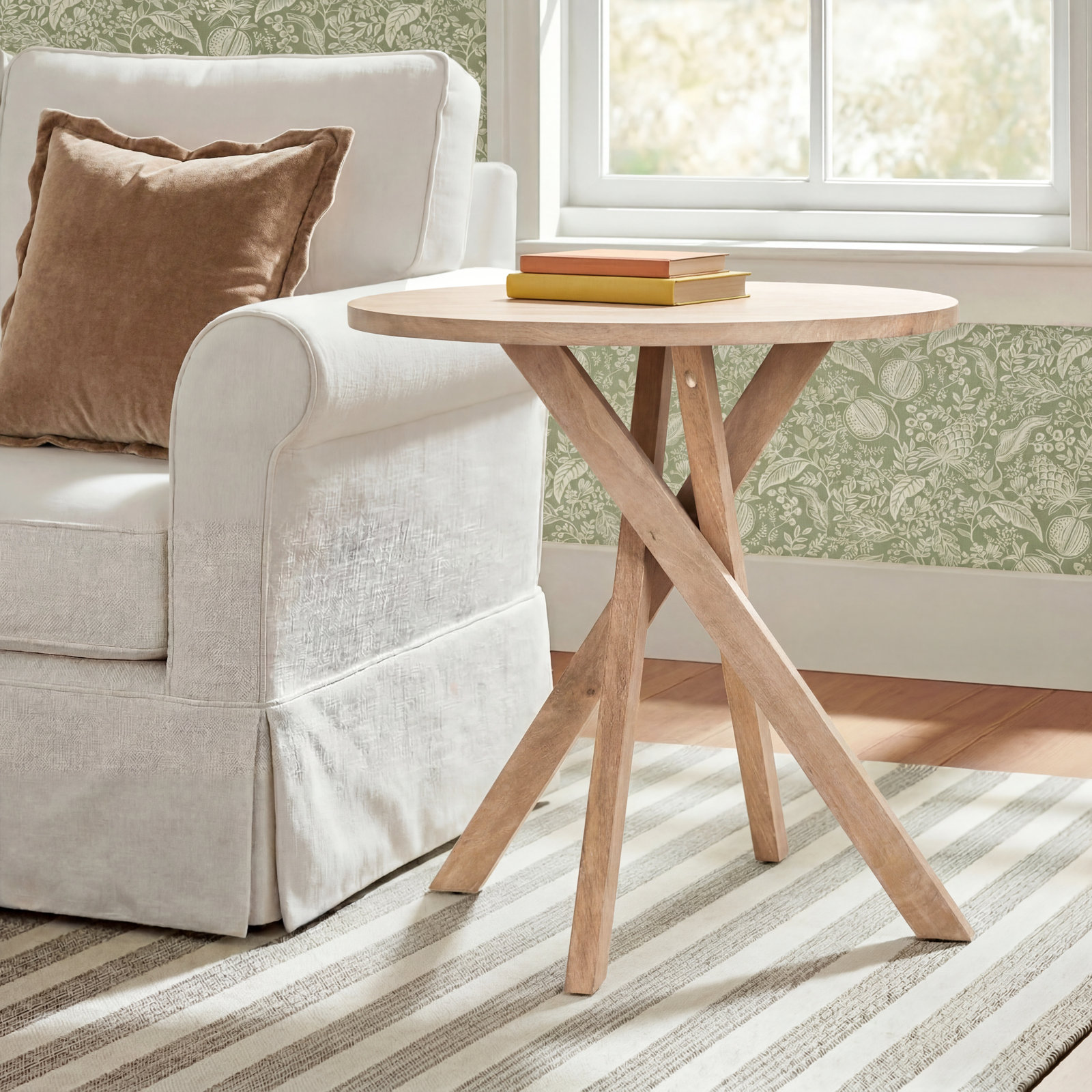 Nikola 32'' Round Dining Table, Light Brown