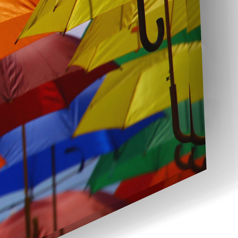 «Rains Umbrellas» par Epic Portfolio, art mural en verre acrylique, H 16 po x l 24 po x P 0,2 po