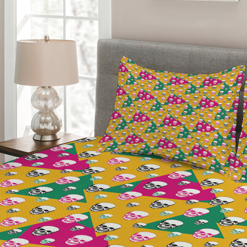 Skull Polyester Geometric Shapes Coverlet, King Bedspread + 2 Shams