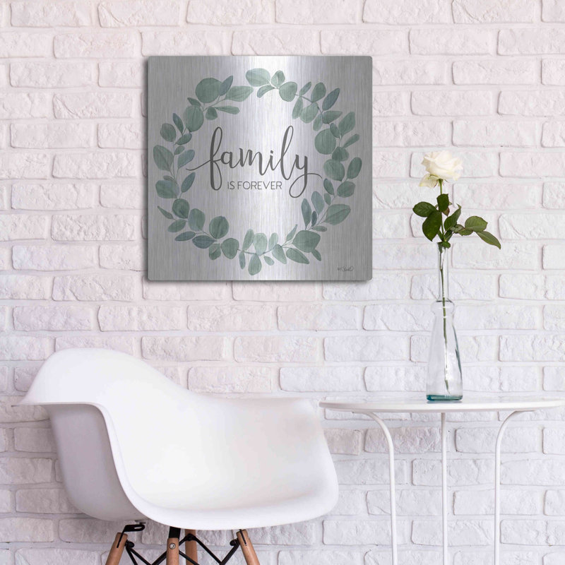 «Family Forever Eucalyptus Wreath» par Kate Sherrill, art mural en métal, H 24 po x l 24 po