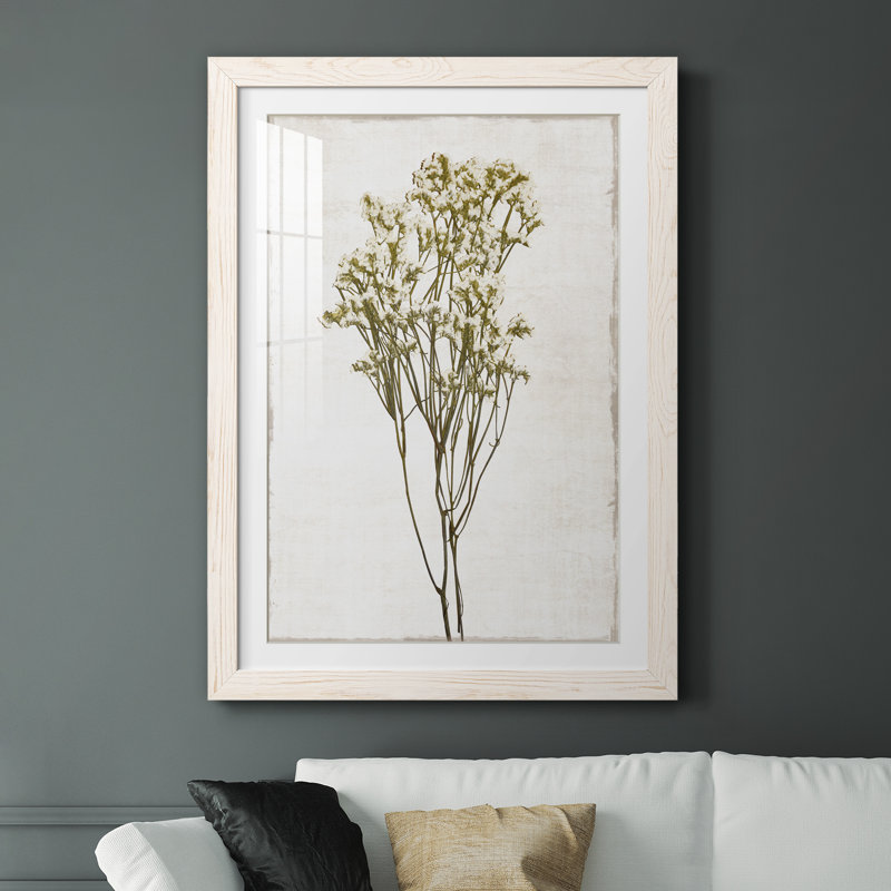 Farmhouse Pressed Flower II - peinture encadrée, H 37,5 po x l 27,5 po x P 1,5 po, Blanc