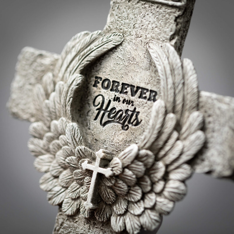 Croix en résine Sullivans Forever In Our Hearts 8 po; gris
