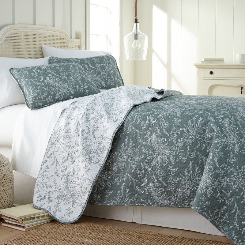 Winter Brush Microfiber Reversible Traditional Quilt Set, Twin/Twin XL Quilt + 1 Standard Sham, Green