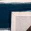 Tapis bleu marine en laine / viscose touffeté à la main à rayures Gonde-21411730