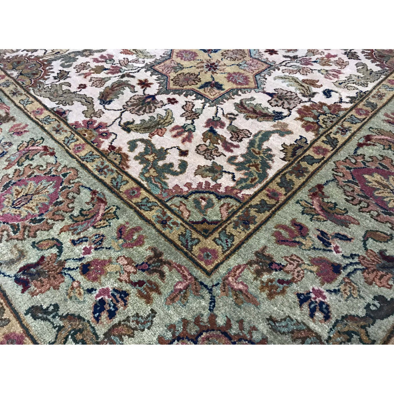 Tapis ivoire et vert noué à la main de haute qualité
