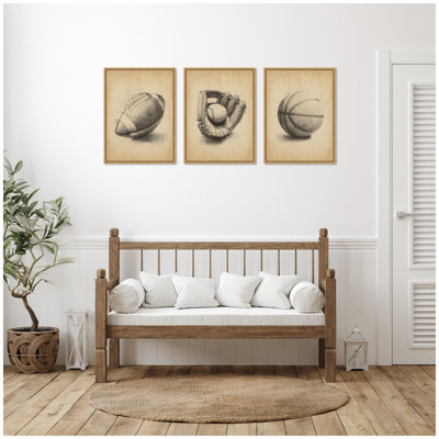 «Antique Football», ensemble de 3 toiles encadrées par Creative Bunch Studio