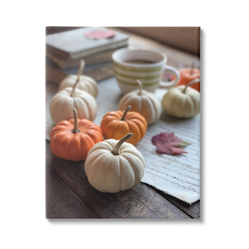 Cozy Pumpkins Scattered Leaves, Toile tendue, H 30 po x l 24 po x P 1,5 po