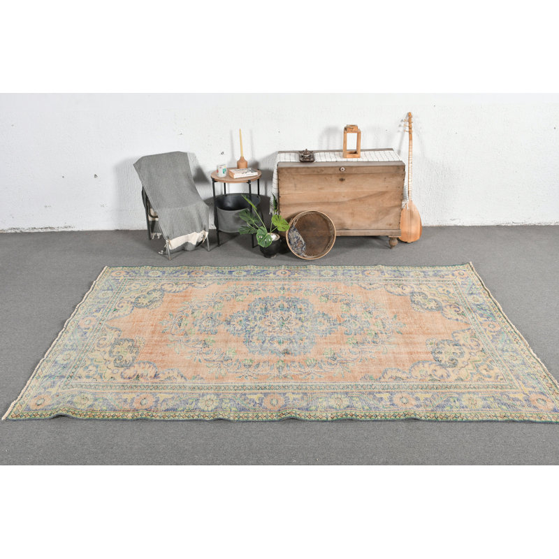 Tapis turc Oushak fabriqué à la main dans des tons doux pour une configuration de salon classique mauve / orange