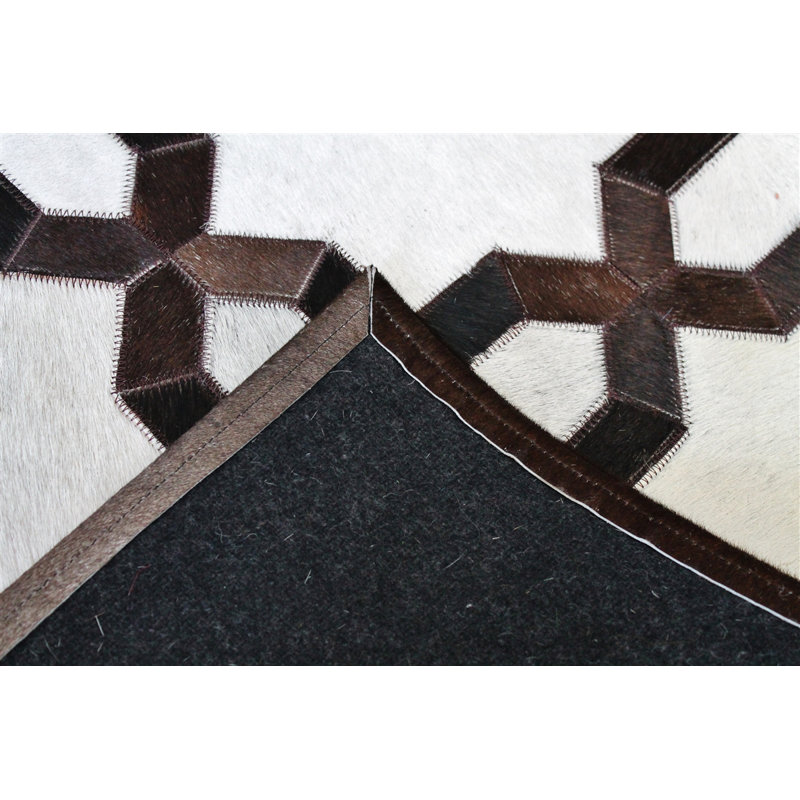 Area Cowhide Geometric Area Rug in Cola/Cream, Rectangle 4' x 6'