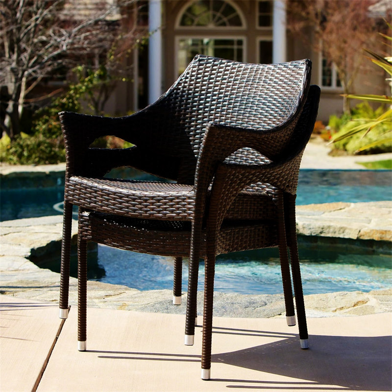 Chaise d'extérieur en résine (excluant la table)