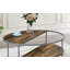 Table basse de style industriel avec demi-tablettes uniques et structure thermolaquée pour les espaces de vie modernes